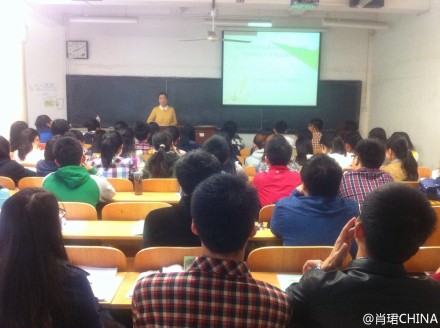 第一版主
与校图书馆首次合作本科教学嵌入式服务