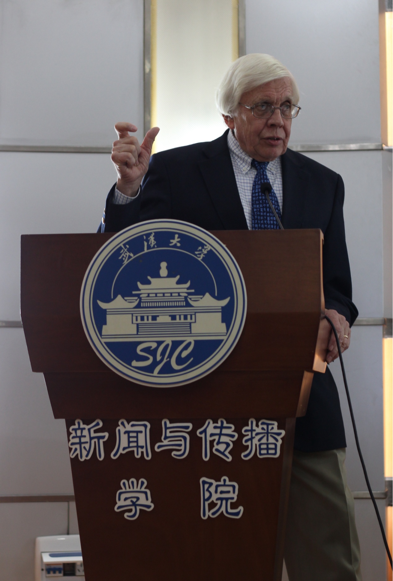 美国著名媒介伦理学家克里福德•克里斯琴斯教授在第一版主
举办讲座