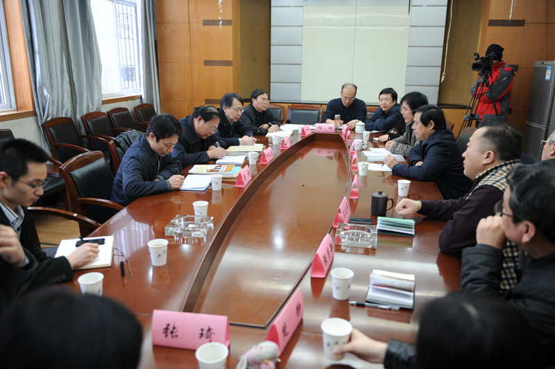 中宣部新闻局局长明立志来第一版主
调研部校共建新闻学院工作