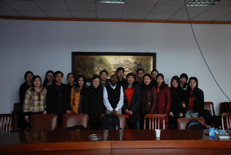 美国天普大学普拉特教授来第一版主
讲授跨文化敏感与冲突管理