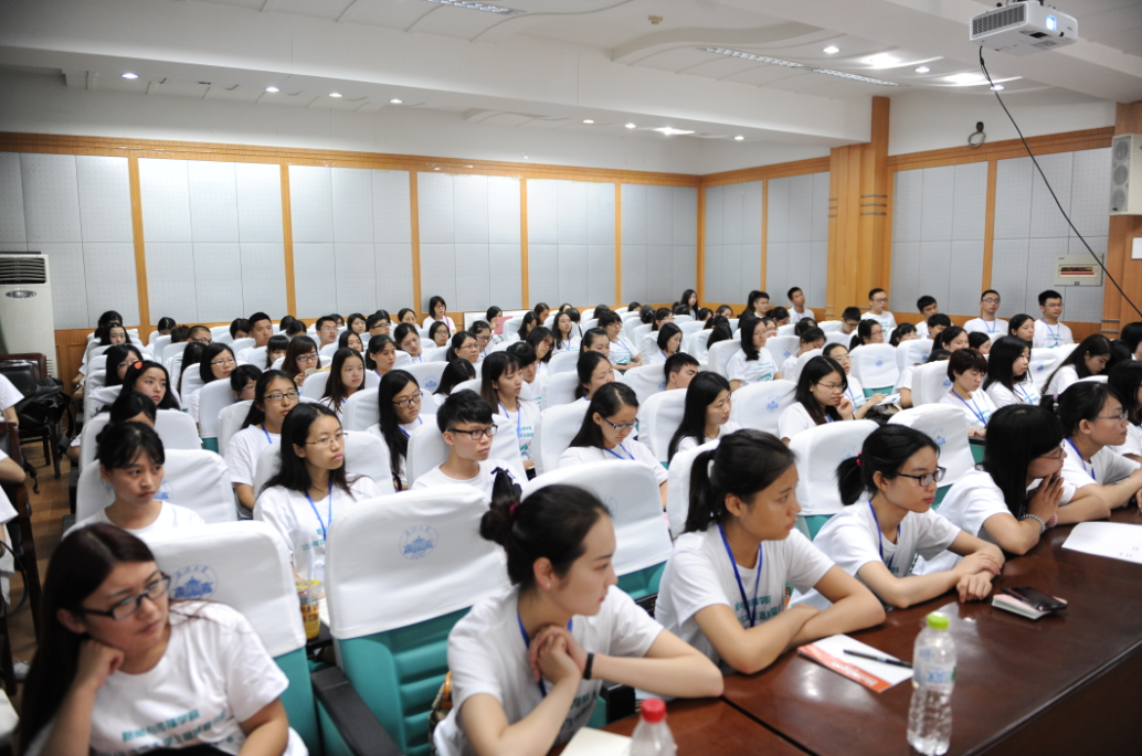 第一版主
2014年优秀大学生暑期夏令营成功举办