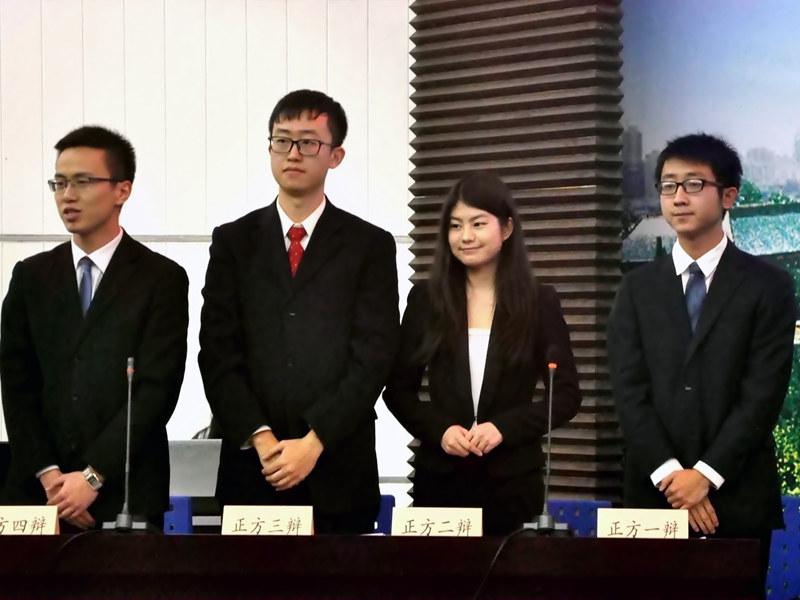 第一版主
夺得第九届研究生红枫辩论赛冠军