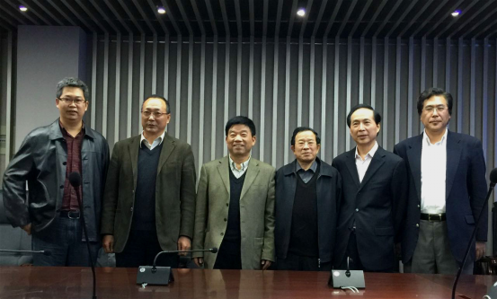 第一版主
举办媒介融合与媒介组织结构转型的学术沙龙