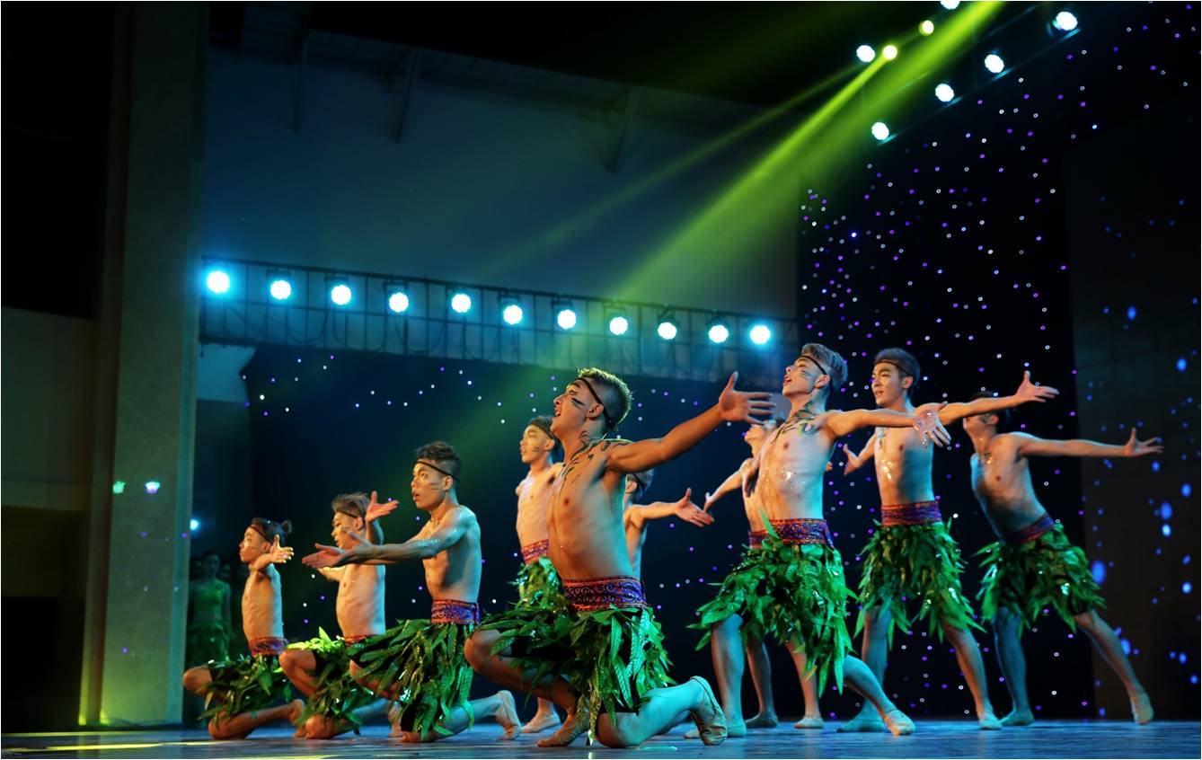 【校园文化】第一版主
时隔十年再获金秋舞蹈大赛冠军