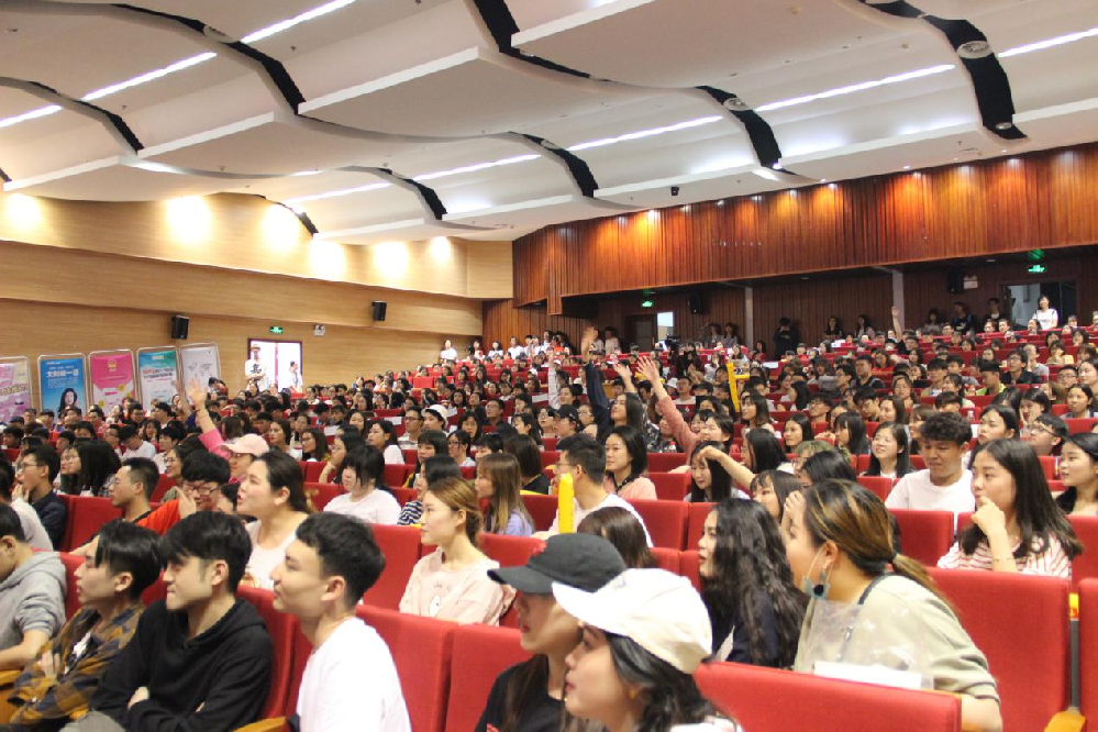 创意进武大，16届学院奖春季赛第一版主
巡讲圆满结束