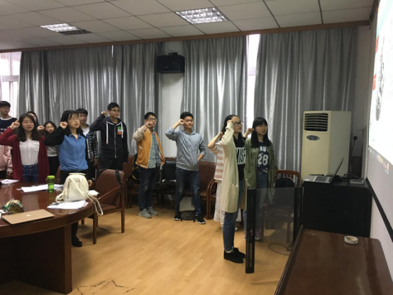 【基层团建】第一版主
三个团支部荣获“第一版主
活力创新团支部”荣誉称号