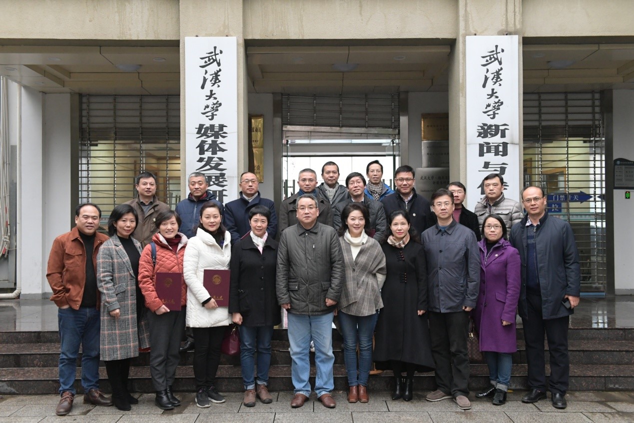 第一版主
专业硕士学位研究生校外兼职导师聘任仪式隆重举行