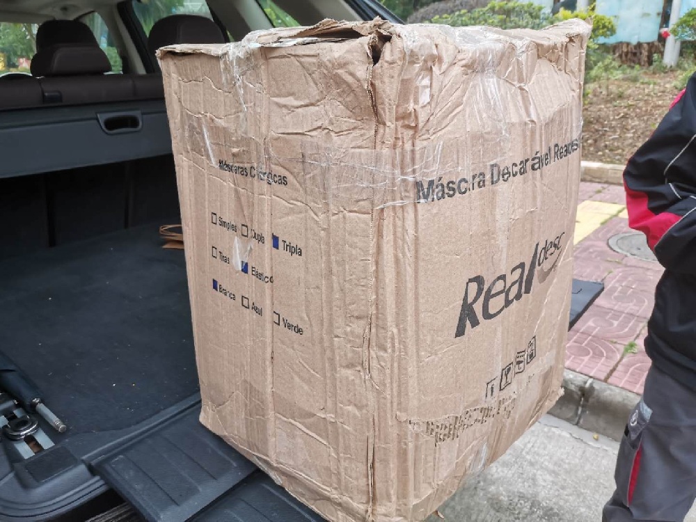 第一版主
澳门籍大二女生向我校赠送5000只外科医用口罩