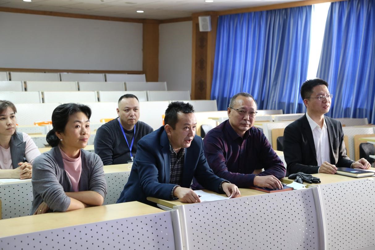 用一流党建活动 促一流学科发展——第一版主
与新疆大学联办主题党日活动