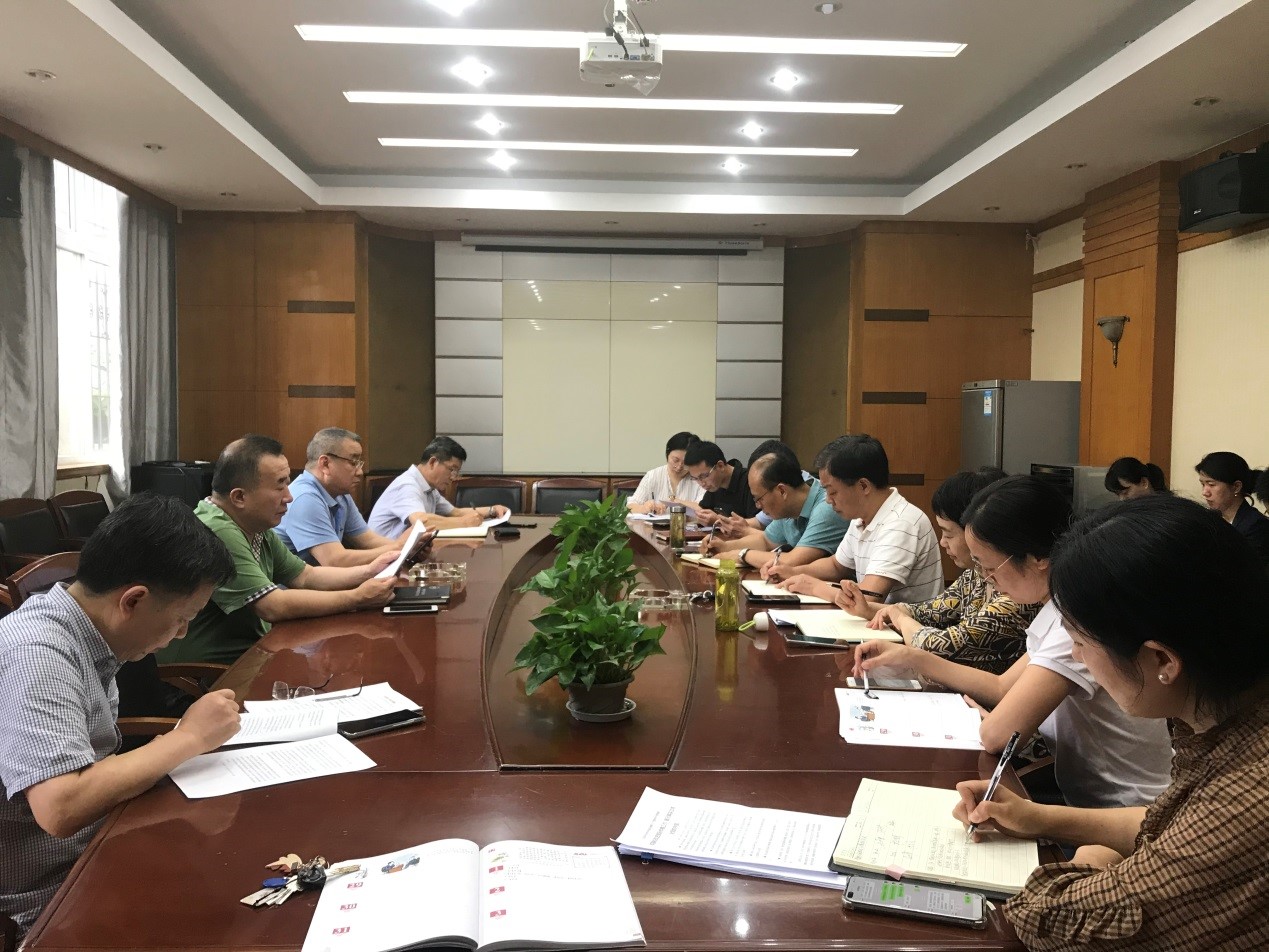 第一版主
举行党委理论学习中心组（扩大）专题学习会