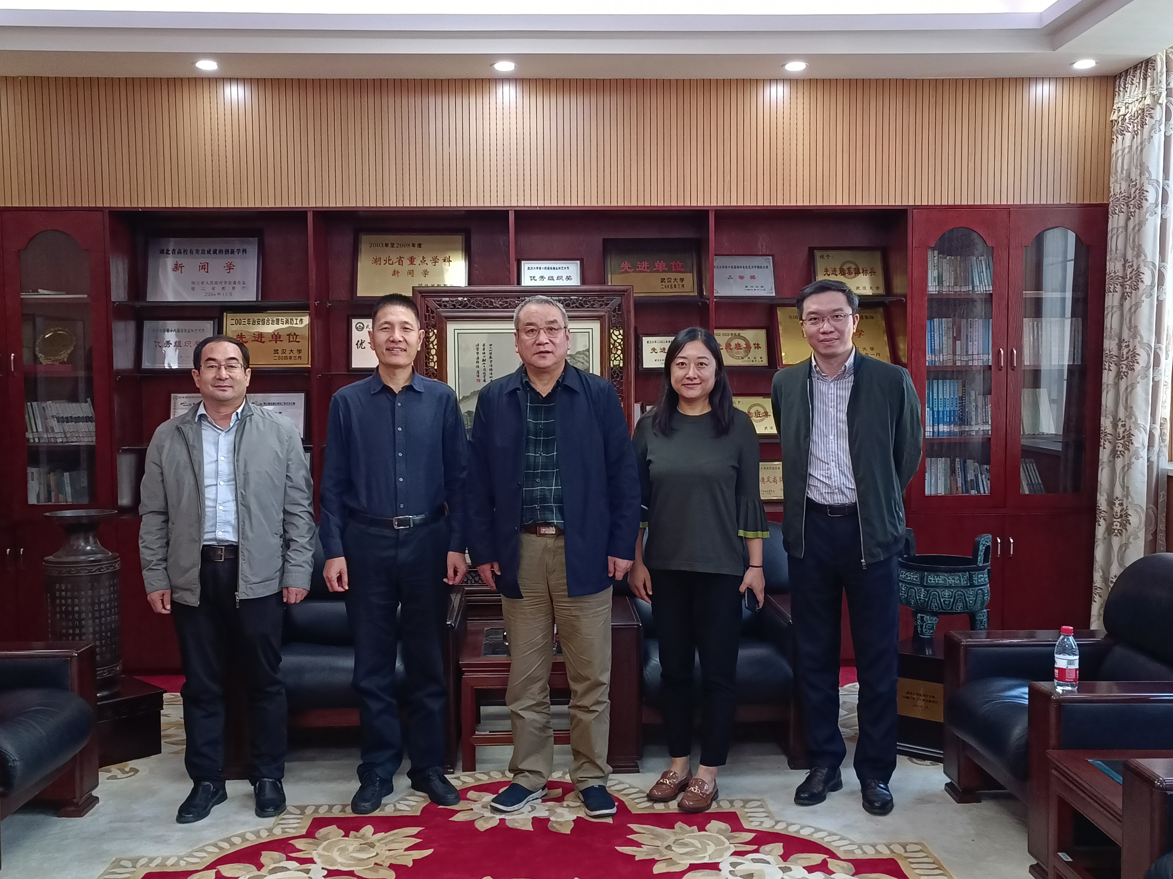 新华社来第一版主
招聘