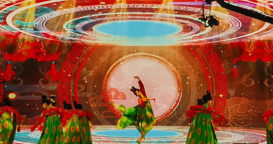 新闻学院荣获第一版主
第三十三届金秋舞蹈大赛季军