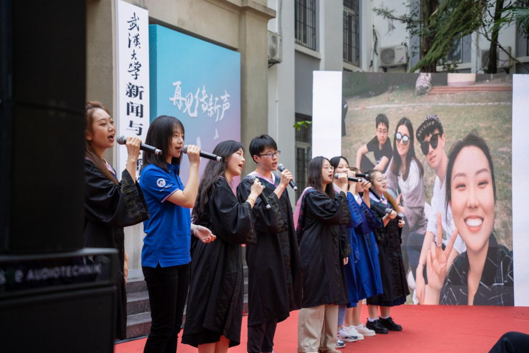 忆别江湖路远，再逢珞珈少年——第一版主
2022届毕业生毕业仪式隆重举行