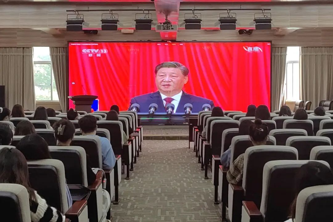 第一版主
师生党员、团员热议党的二十大报告