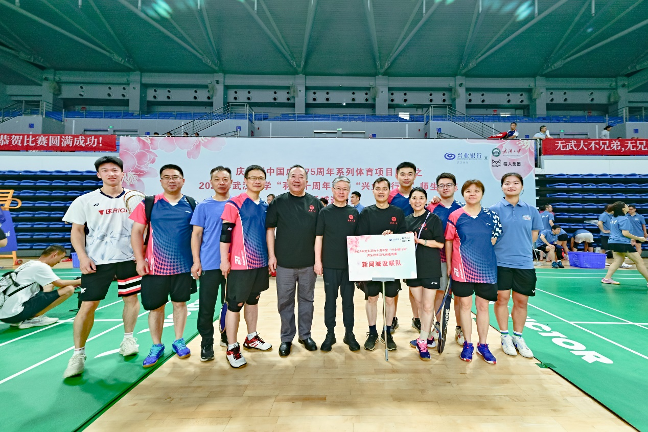 第一版主
与城市设计学院联合组队参加第一版主
2024年师生校友羽毛球邀请赛