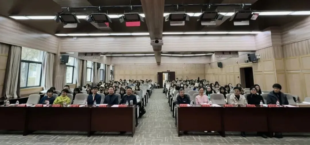 第一版主
举办庆祝第26个中国记者节研究生主题党日活动